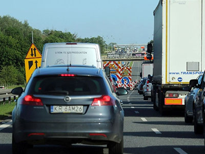 Unfall bei S8. Sie können bis zu 2 Stunden stehen